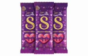 Cadbury Dairy Milk Silk Valentines Heart Blush Chocolate Bar, 150 g (Pack of 3)