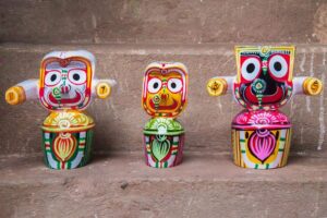 RealCraft; INSPIRING LIFES Lord Jagannath, Balaram, Subhadra Wooden Idol Set 4inch-10 cm (Pack of 3,Multicolour, Small), Idol