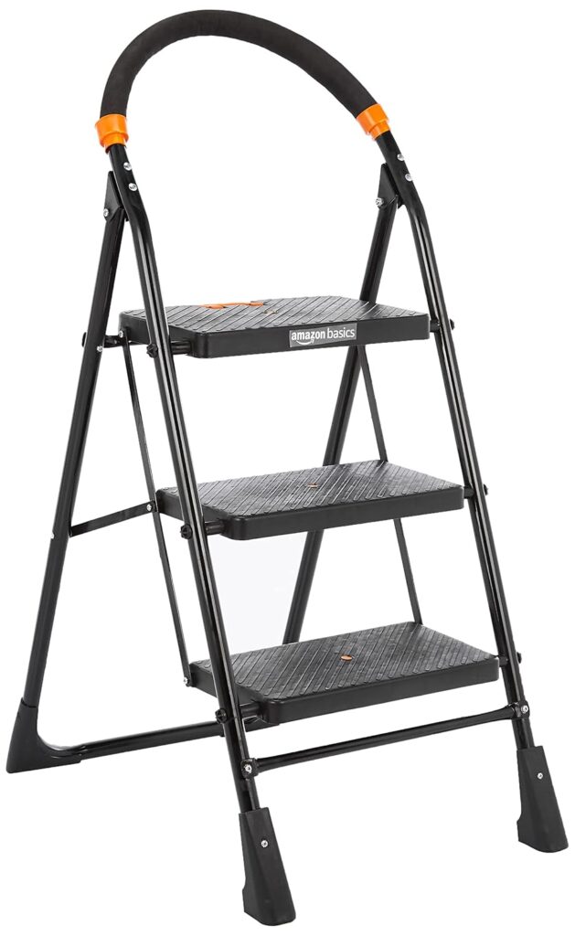 Discover the Amazon Basics Foldable Step Ladder with safety-clutch lock, ribbed steps, and knee guard for extra protection. Perfect for home, office, and everyday use.