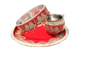 Looking for the perfect Karwa Chauth pooja thali set? Discover the top 5 beautiful sets available on Amazon (steel, decorative, artisan) along with a complete buying guide, pros & cons, and FAQs to help you choose the ideal thali for your Karva Chauth ritual.