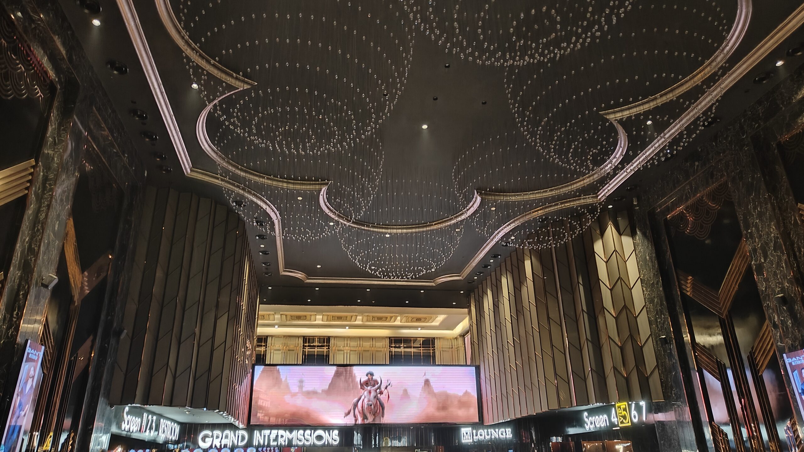 Experience AMB Cinemas Hyderabad with our full tour! Mahesh Babu’s luxury theatre, De De Pyaar De 2 movie review, and Sarath City Mall dum biryani experience.