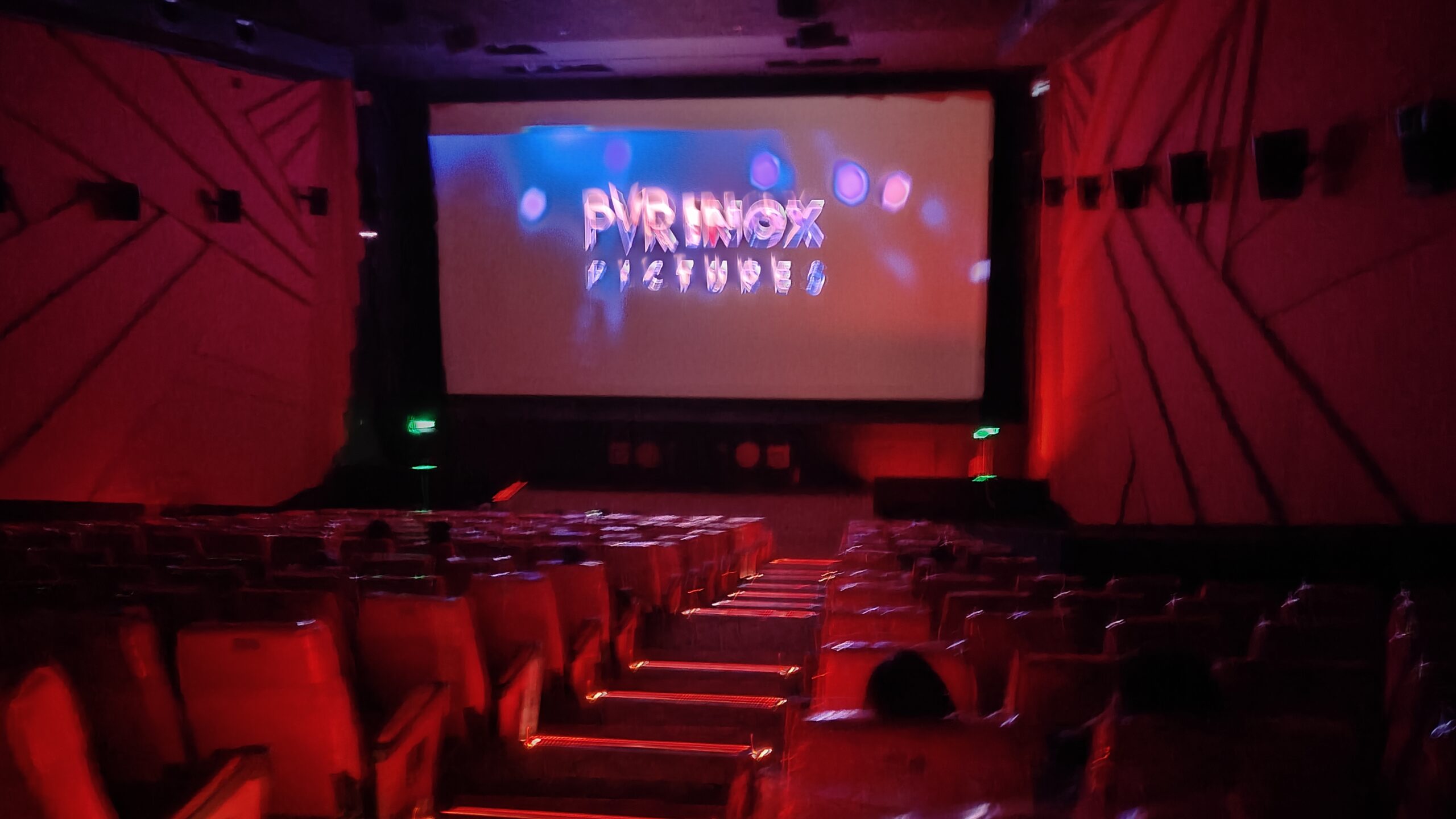 Experience AMB Cinemas Hyderabad with our full tour! Mahesh Babu’s luxury theatre, De De Pyaar De 2 movie review, and Sarath City Mall dum biryani experience.