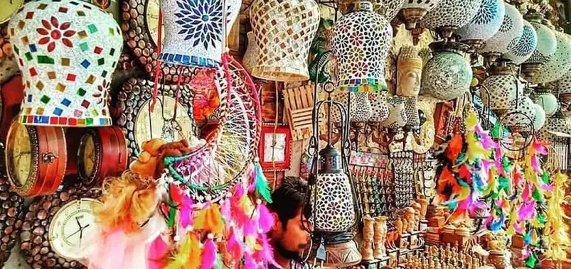 Planning a Sarojini Nagar shopping spree? Discover the best shops, export gallis, secret bargain tips, timings & metro details in this ultimate 2026 guide.